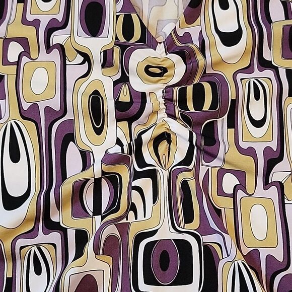 V Neck multi-colored pattern top size M stretchy - Picture 5 of 7